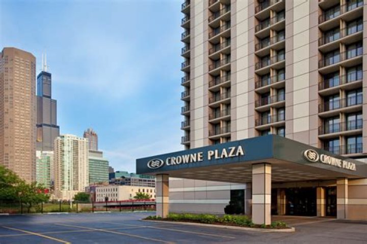 Crowne Plaza West Chicago: Your Ultimate Staycation Destination