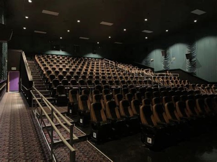 Exploring the Vibrant World of Waterford Lakes Theater